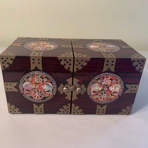 Oriental lacquered jewelry box with inlaid mother of pearl